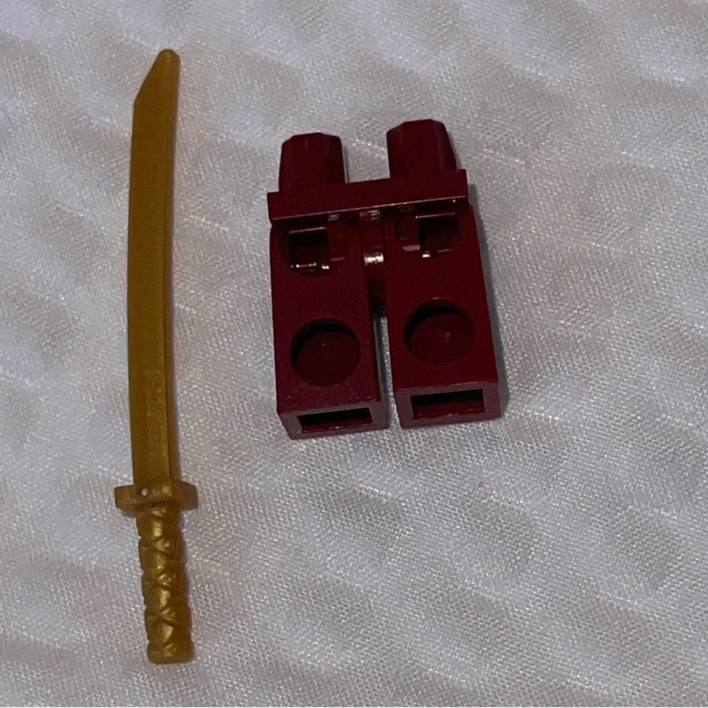LEGO Ninjago - Nya Dark Red Deepstone Armor Skybound 70600 LEGS SWORD only